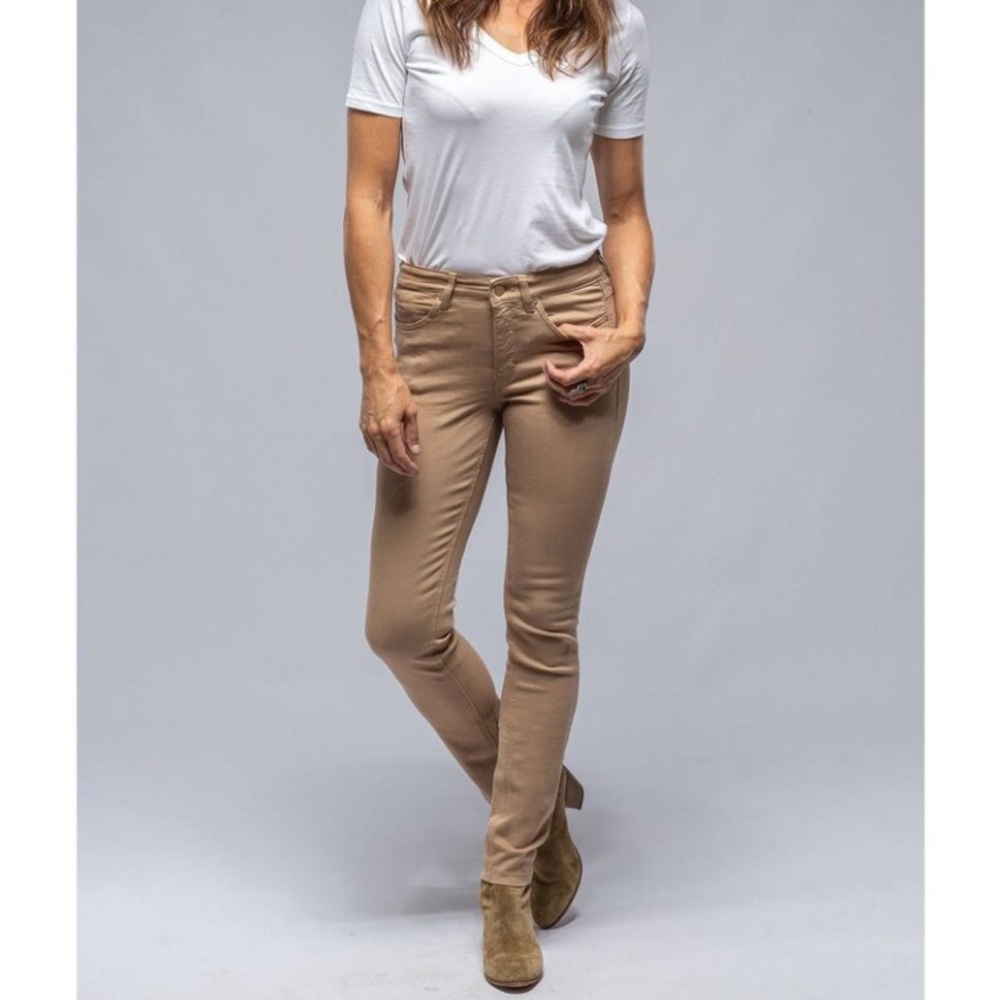 MAC Slim Baby Soft
Corduroy Pants Size 32/US 2.